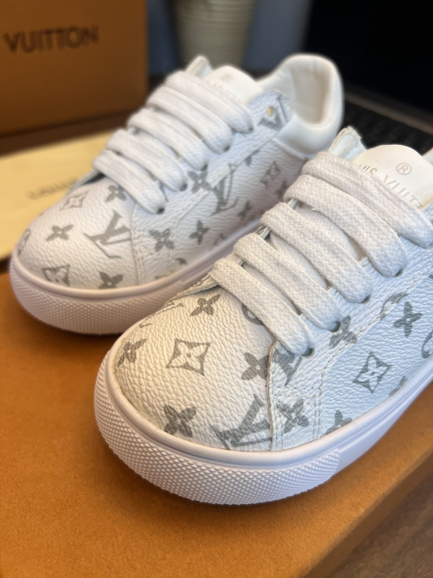 Children's shoes child